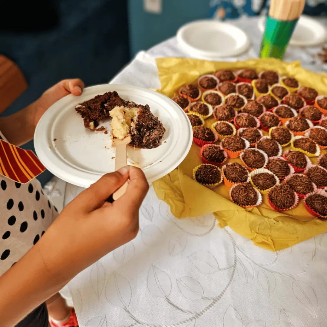 Kit Festa Ecoleva 50 pratos + 50 colheres + 50 garfos + 50 facas de madeira