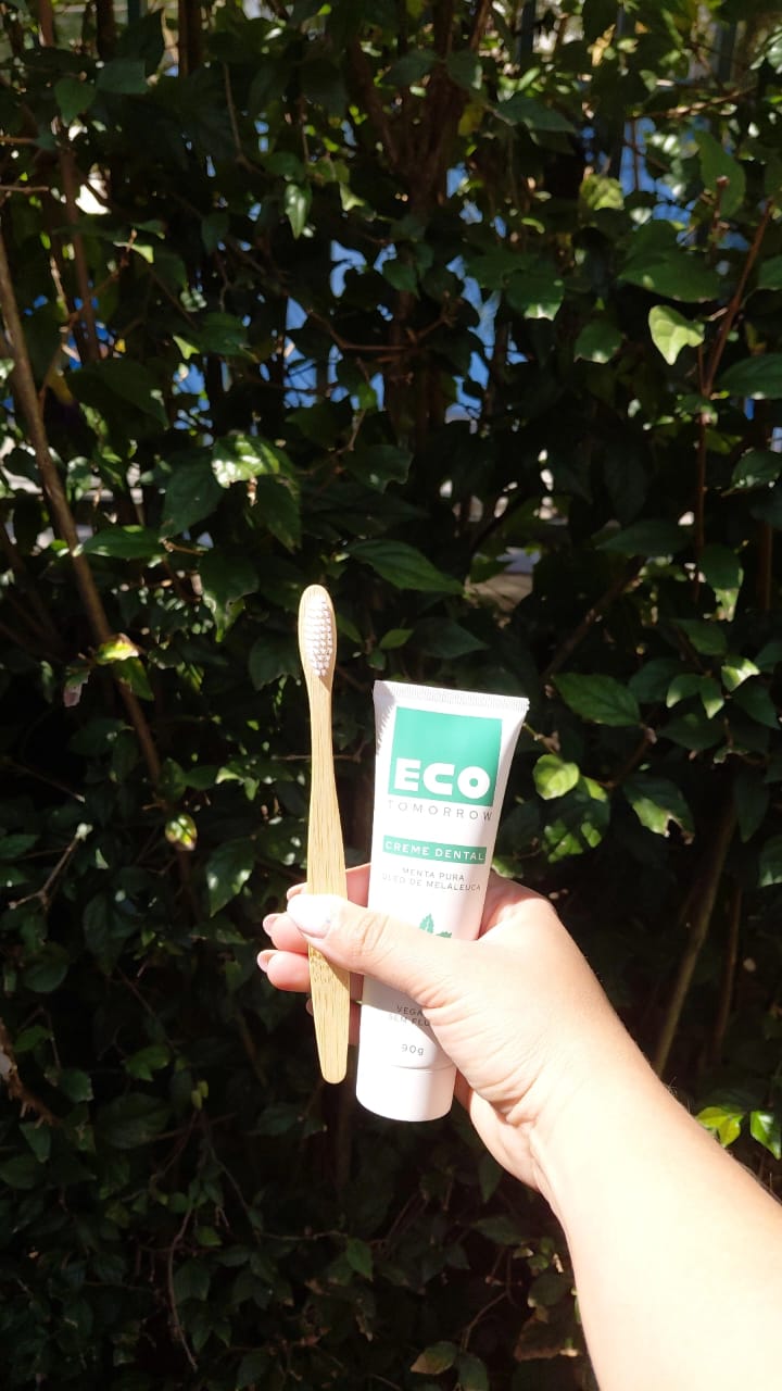 Kit 4 Escovas de Dentes de Bambu + 4 Cremes Dentais Menta Pura